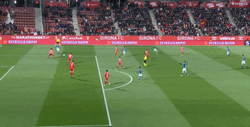 吕迪格的防守是站在那里干瞪嘛，比斯洛特先下课的估计是阿隆索