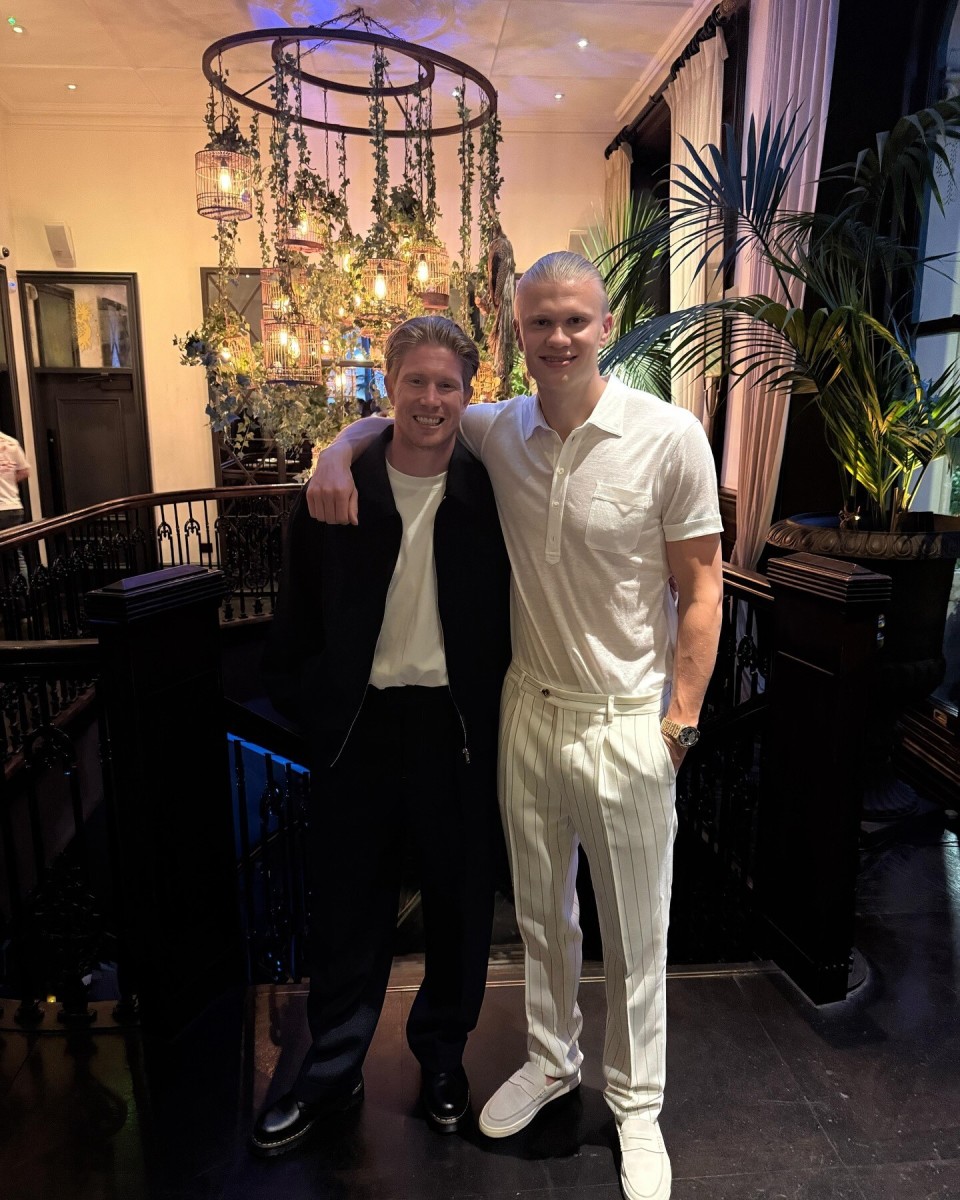 哈兰德本赛季出战20场中18场破门进32球，仅维拉、热刺对其零封