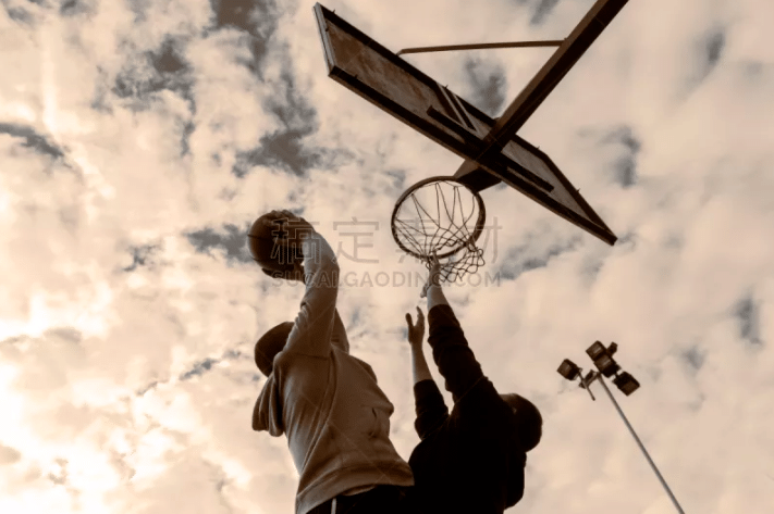 奥克兰运动家“重炮双子星”马奎尔与康赛可联手发威，助球队统治美联赛场